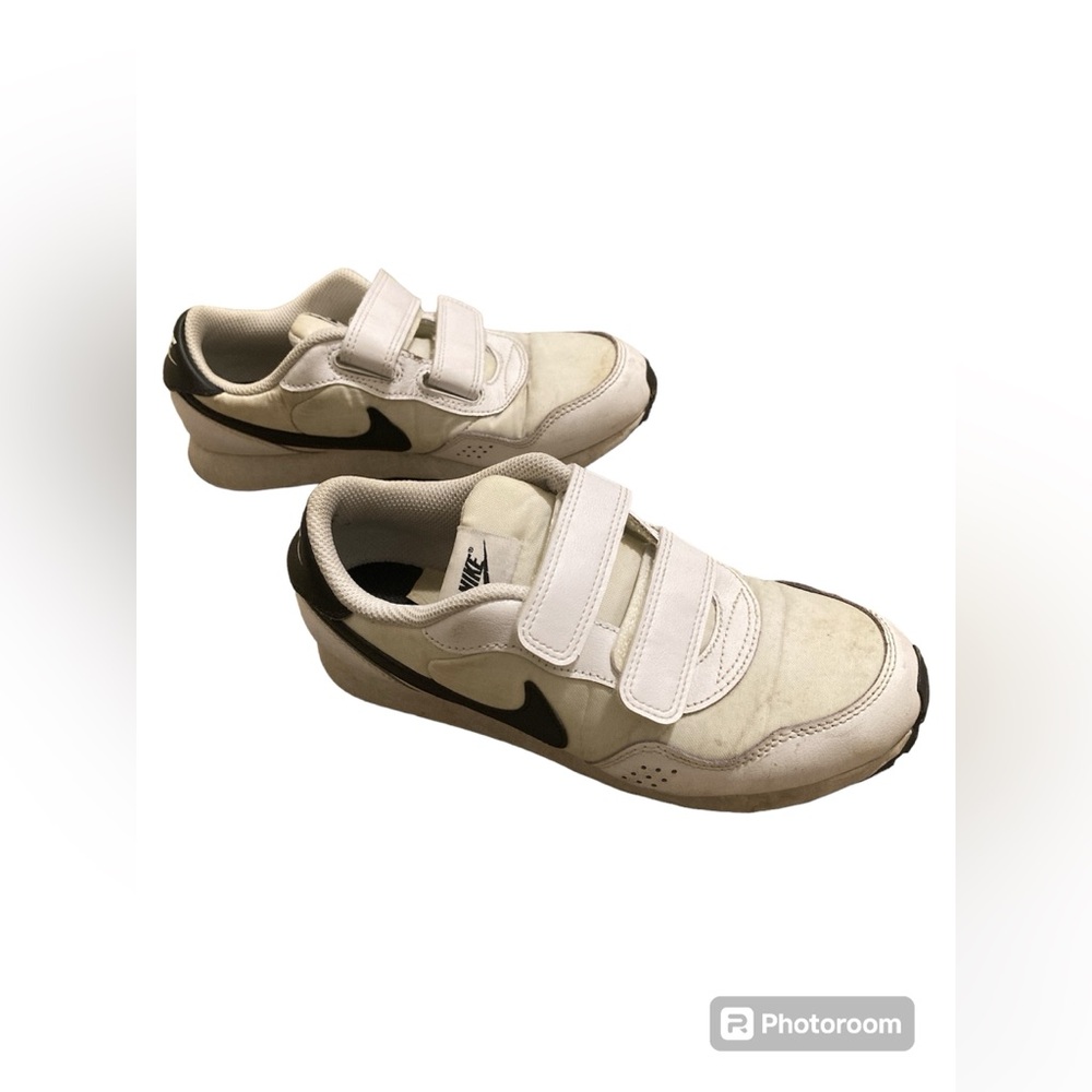 Nike MD Valiant (PSV) White & Black Sneakers. Size 3. - Picture 13 of 13